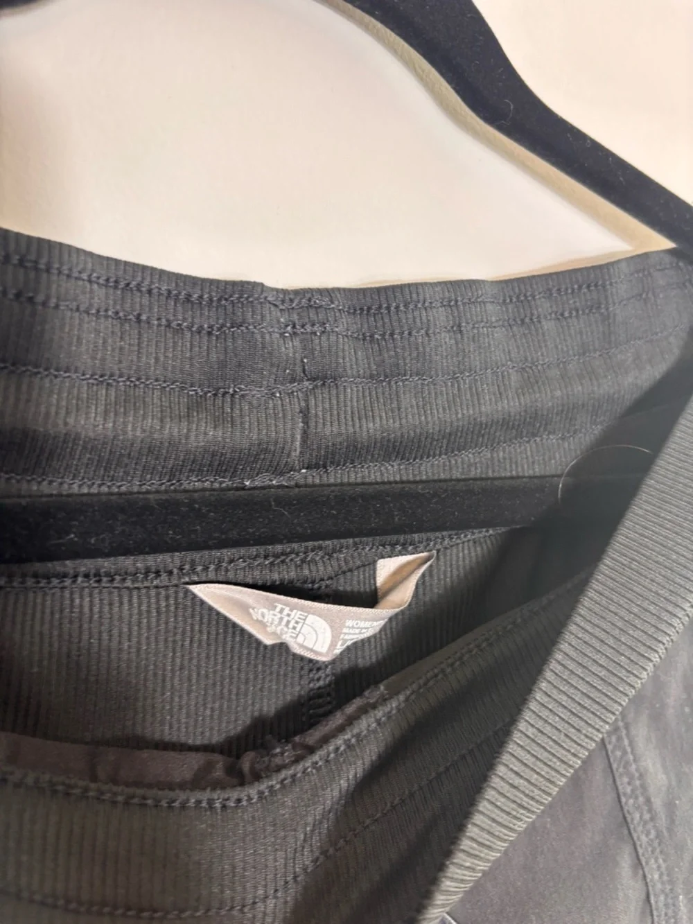 The North Face Aphrodite Motion Ruched Jogger Pants – Black Size Large women’s - Picture 7 of 7